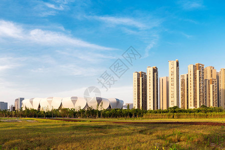杭州奥林匹克运动中心附近的现代住宅建筑作为盛开的莲花图片