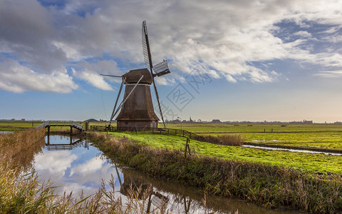 荷兰弗里斯兰农村地区传统木制风图片