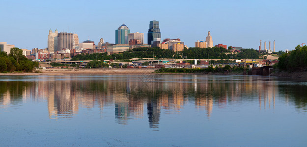 堪萨斯城市中心区的全景图像图片