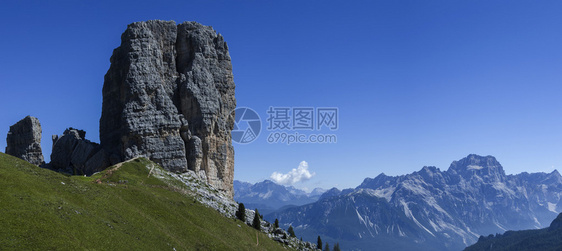 五塔全景多洛米蒂山意大利图片