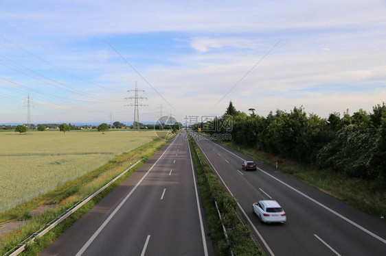 空荡的高速公路图片