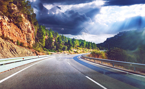 道路和旅游概念日落景观和山脉通往命运的公路宁图片
