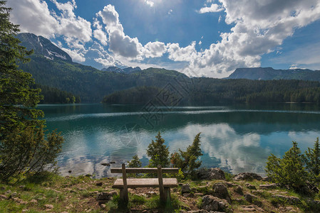 自然景观山湖黑湖杜米托尔国图片