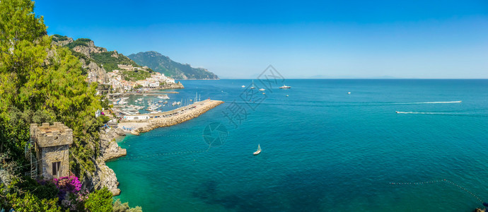 在意大利坎帕尼亚萨勒诺湾著名的阿马尔菲海岸的美丽城镇阿马尔菲A图片