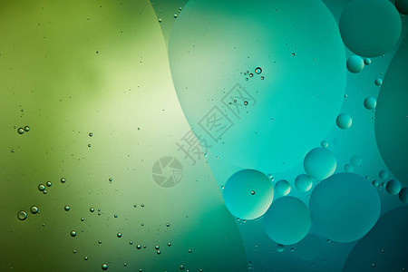 绿色和绿色混合水泡和石油泡图片