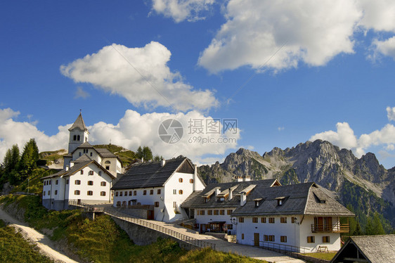 朱利安阿尔卑斯山的小山村Lussari图片