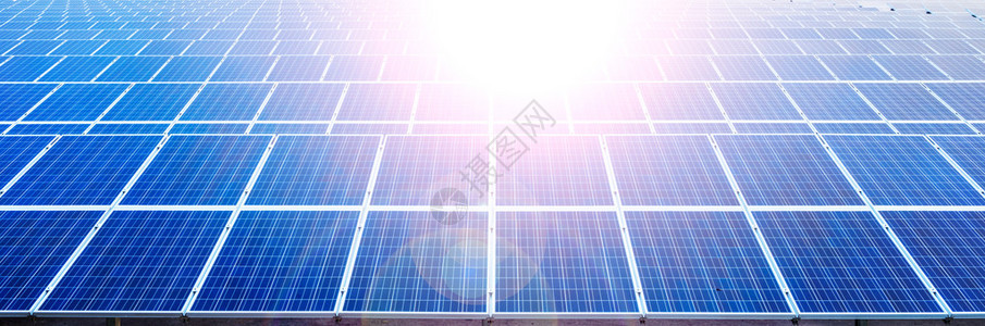 光伏电站中的太阳能电池板图片