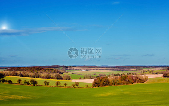 从英国法利山欣赏起伏的田野图片