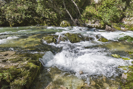 温特加峡谷里有快速的拉多万纳河流经它血流成河图片