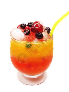 加醋栗浆果和冰块的红色水果宾治鸡尾酒饮料图片