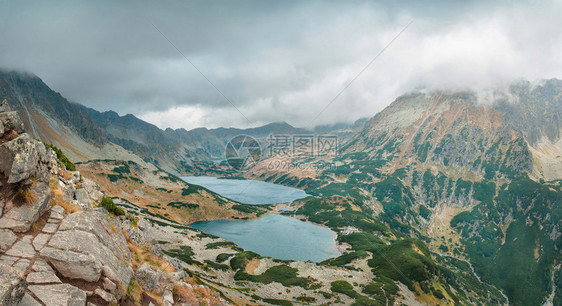 波兰塔特拉山脉风雨天气山地景观全景图片