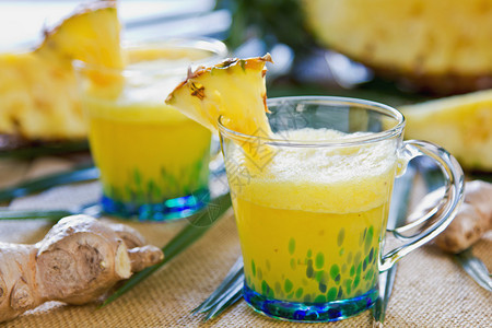 生姜汁新鲜菠萝图片