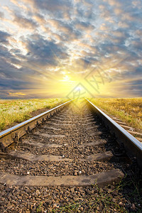 通往日落的铁路图片