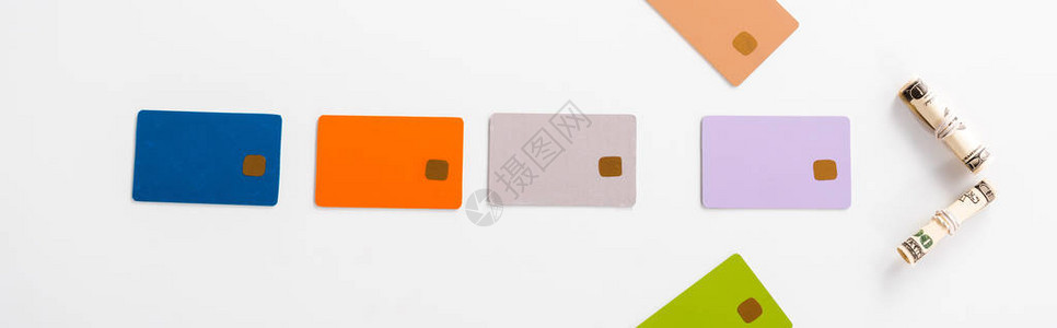 彩色信用卡模板和白纸现金图片