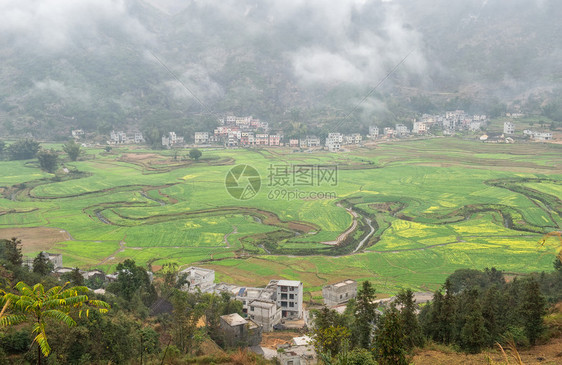 名为明的河流广西巴马的风景图片