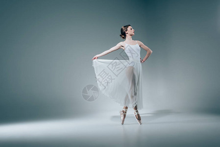 穿着白裙子的美丽优雅背景图片