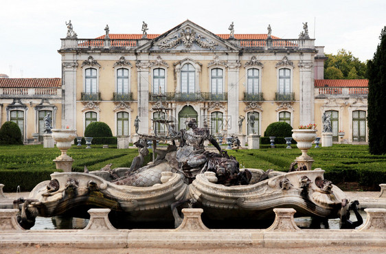 位于葡萄牙里斯本的美丽的基卢斯宫前视镜图片