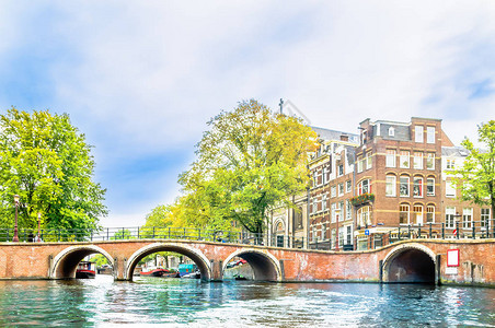 阿姆斯特丹运河对大桥和传统建图片