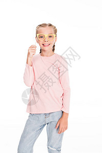 玩纸板嘉年华眼镜的快乐儿童图片