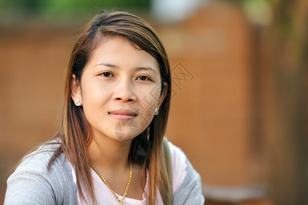 年轻的亚洲女背景图片