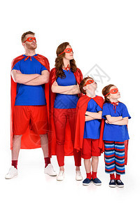 身穿服装的超级英雄家族站在十字手边看着孤立图片
