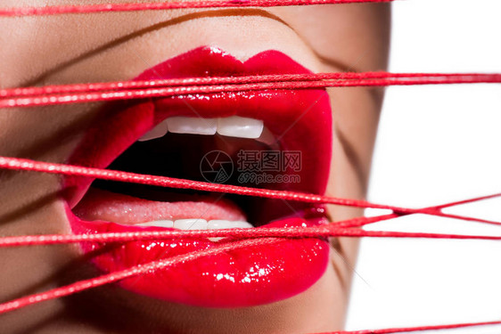 红口和张嘴用白隔绝的红线接着红图片