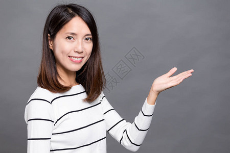 亚洲女人张开手背景图片