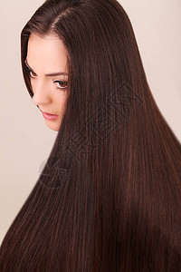 棕发长发美女的肖像高品质的形象图片