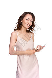 年轻快乐的年轻女拿着数字平板电脑微笑着图片