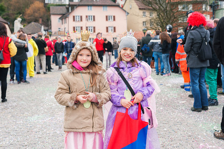 参加传统的欧洲feruary狂欢节图片