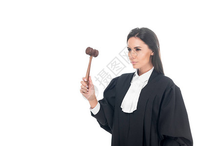 身着司法长袍的深色黑发法官将手持背景图片