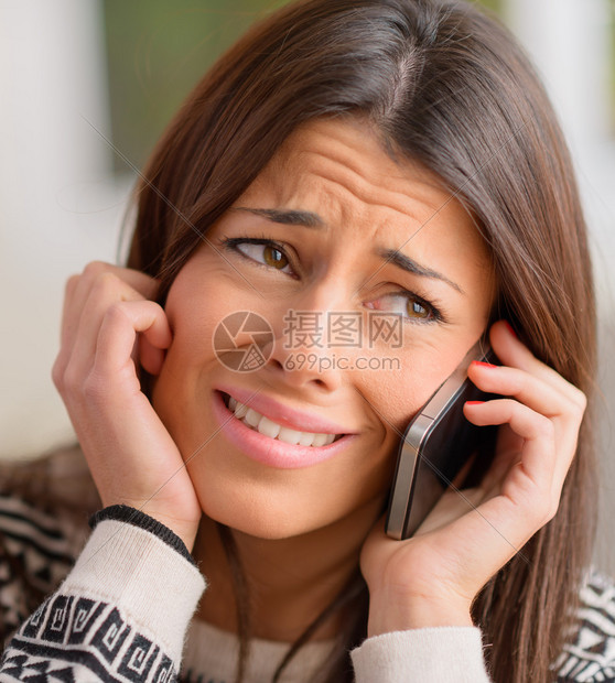 青年妇女听到坏消息高清图片下载-正版图片503397964-摄图网