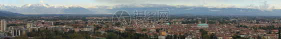 维琴扎市的风景非常宽广其背图片