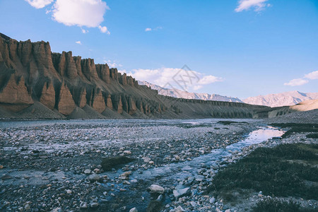 拉达赫地区印度喜马拉雅山的美丽自然构造和岩质山河图片