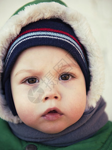 婴儿特写的冬季肖像图片