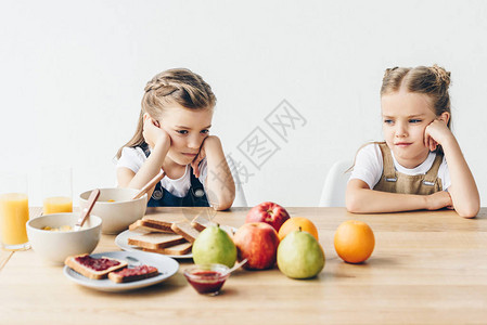 可怜的小妹们不想吃健康的早餐图片