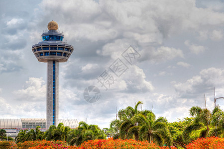 新加坡樟宜国际机场交通管制塔的HDR渲染图片