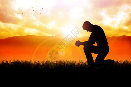 一个男人在美丽的风景外边祷告的图片