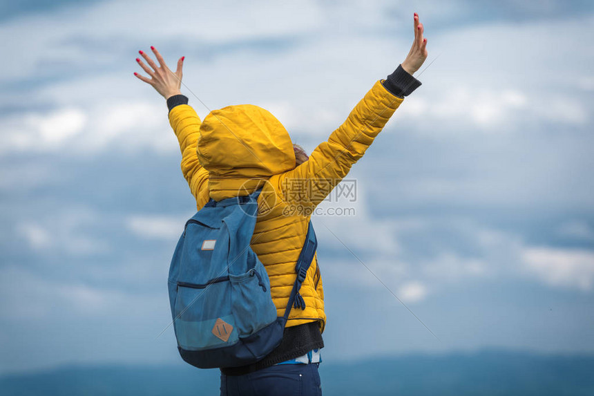 感受每一次射门带来的震撼瞬间