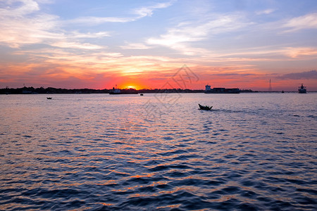 缅甸仰光河的日落图片