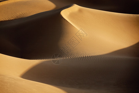 摩洛哥撒哈拉沙漠丘的影子照片校对P图片