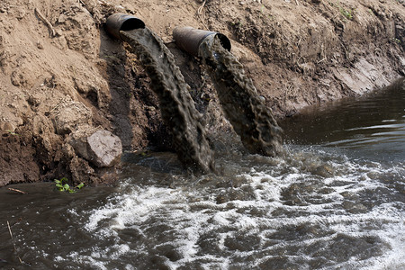 河流水污染因为工业没有在排水之图片