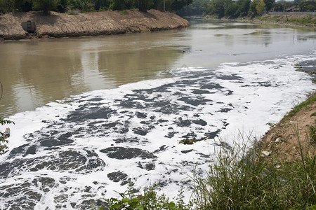 河流水污染因为工业没有在排水之图片