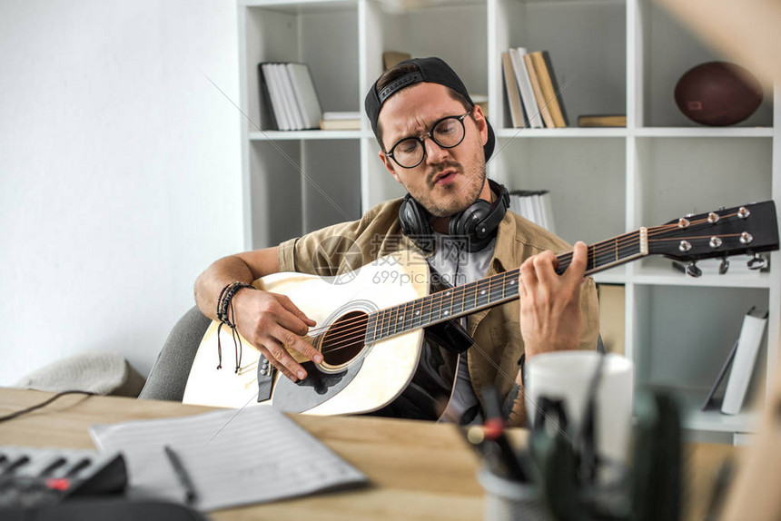关注年轻核心成长节奏