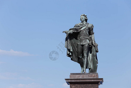 瑞典国王古斯塔夫三世的雕像位于斯德哥尔摩王宫附近的Skeppsbrokajen这座雕像由约翰托拜厄斯塞尔格图片