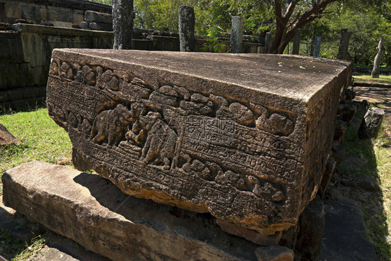 斯里兰卡波隆纳鲁沃古城的GalPotha或石书这块石碑长26英尺10英寸图片