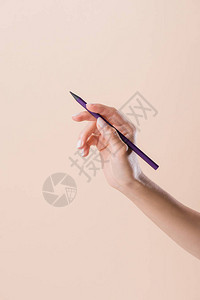 女人拿着紫色铅笔被米色隔开的短片图片