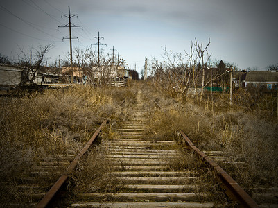 制造危机导致的铁路通道被抛弃图片