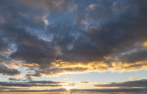 美丽多彩的金色时光日落天空云层形图片