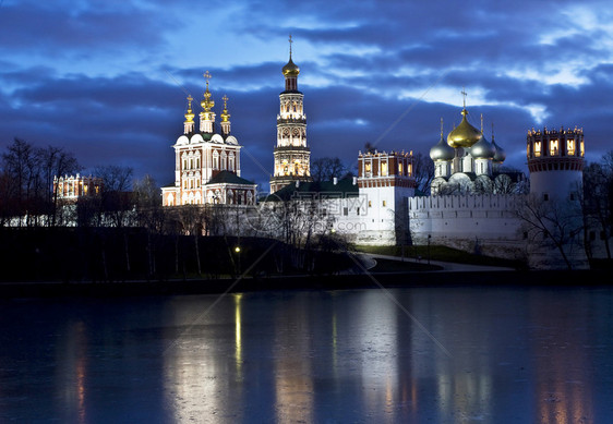 莫斯科诺沃德瓦基修道院晚图片